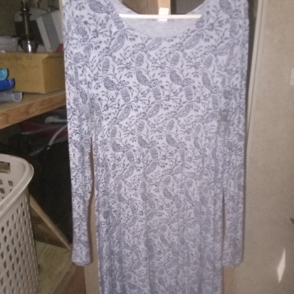 Old Navy Gray Floral Long Sleeve Dress
